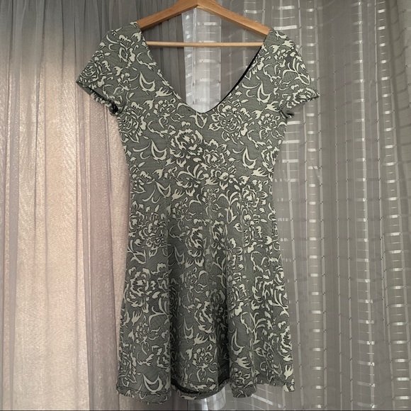 Skater dress - Picture 2 of 3